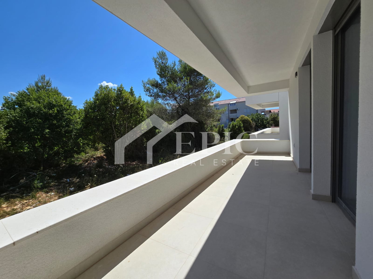 EKSKLUZIVNO STANOVANJE 500 M OD MORJA - POPOLNA PRILOŽNOST ZA ŽIVLJENJE ALI POČITNICE