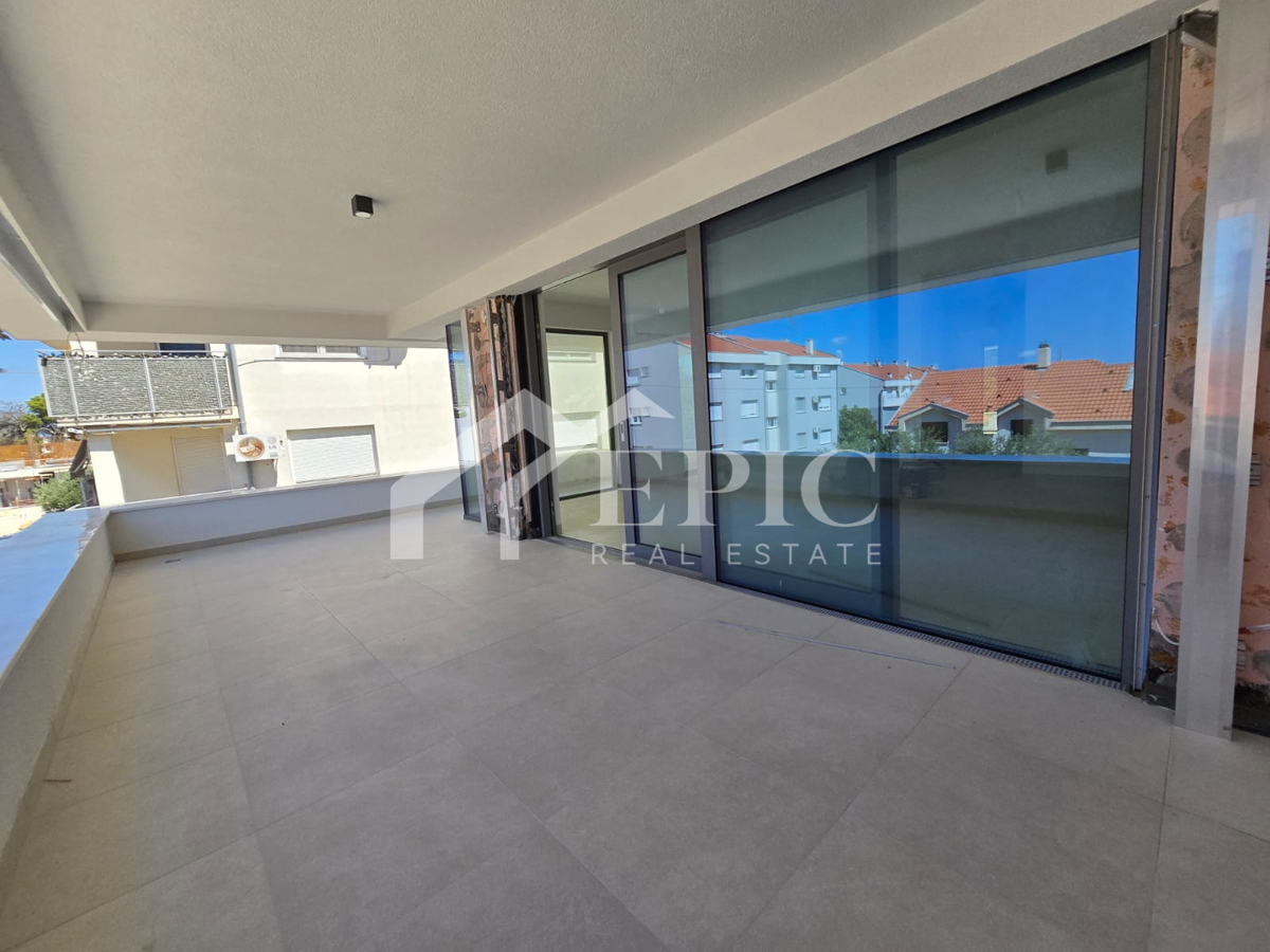 EKSKLUZIVNO STANOVANJE 500 M OD MORJA - POPOLNA PRILOŽNOST ZA ŽIVLJENJE ALI POČITNICE