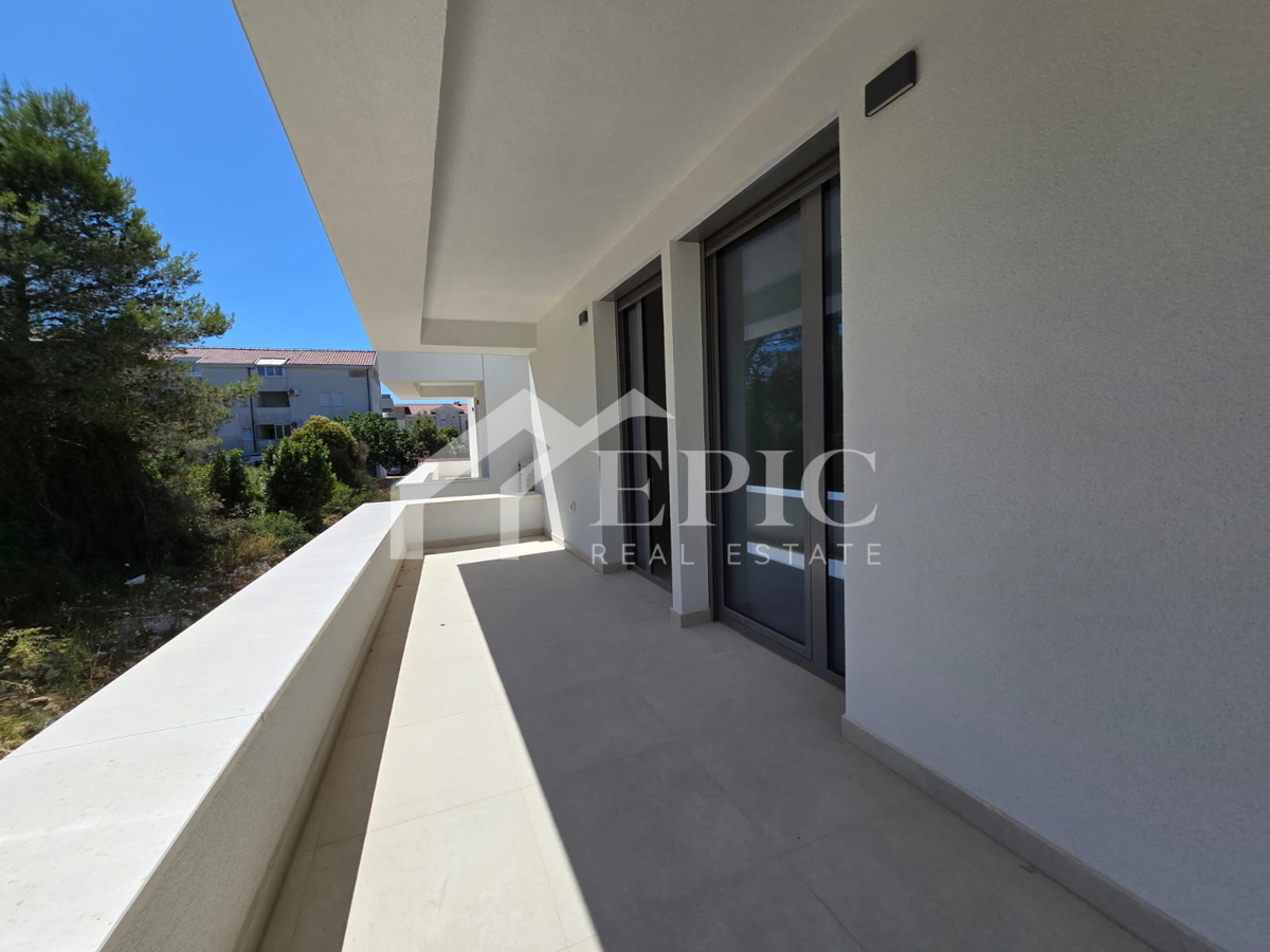 EKSKLUZIVNO STANOVANJE 500 M OD MORJA - POPOLNA PRILOŽNOST ZA ŽIVLJENJE ALI POČITNICE