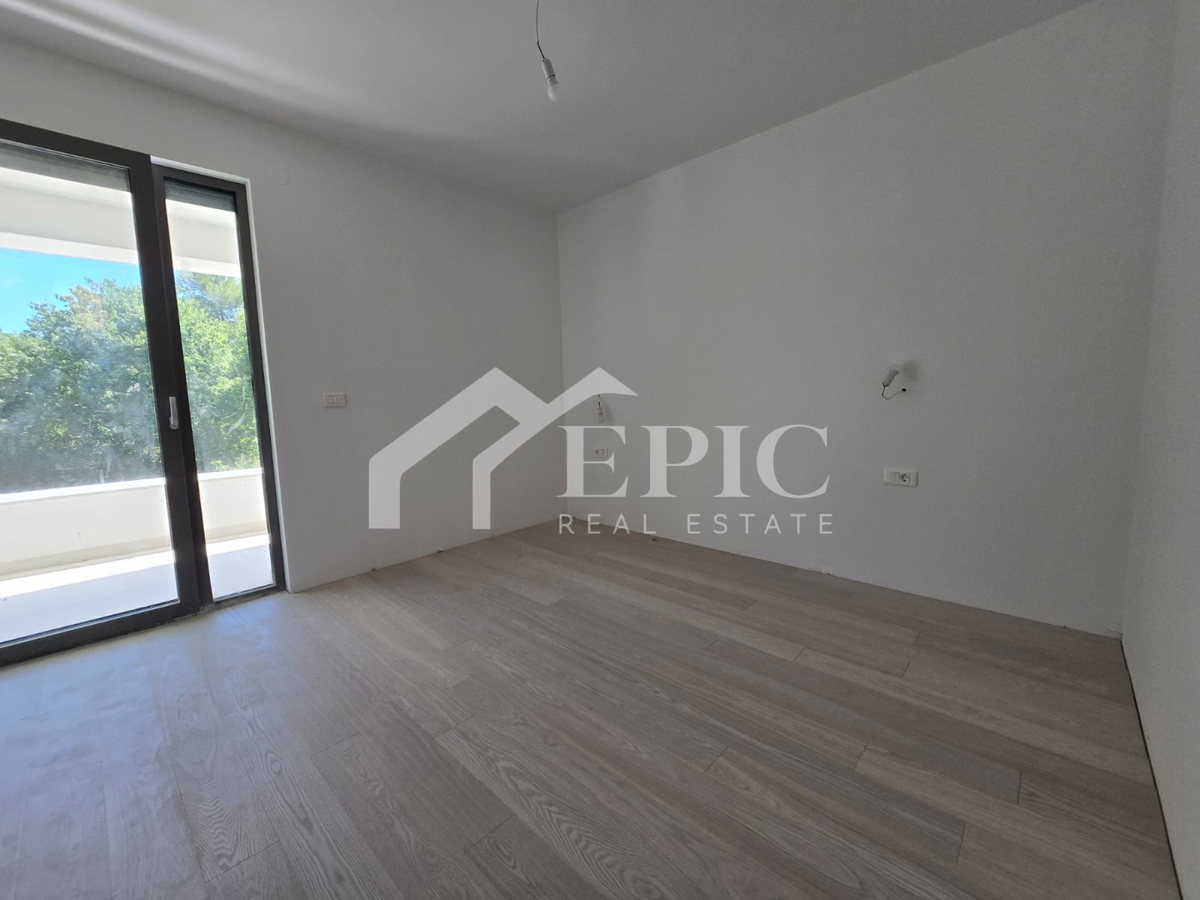 EKSKLUZIVNO STANOVANJE 500 M OD MORJA - POPOLNA PRILOŽNOST ZA ŽIVLJENJE ALI POČITNICE