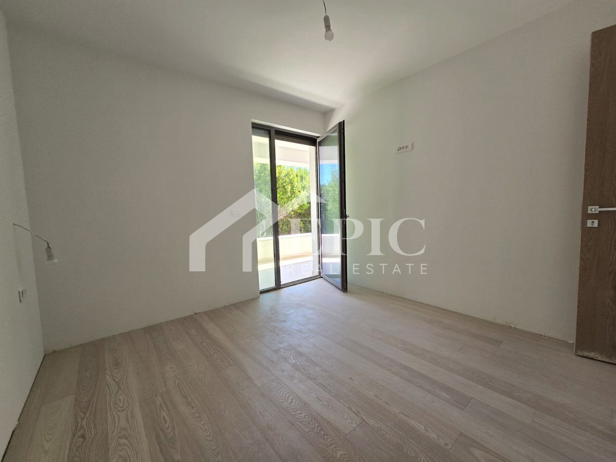 EKSKLUZIVNO STANOVANJE 500 M OD MORJA - POPOLNA PRILOŽNOST ZA ŽIVLJENJE ALI POČITNICE