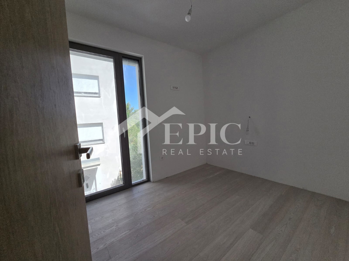 EKSKLUZIVNO STANOVANJE 500 M OD MORJA - POPOLNA PRILOŽNOST ZA ŽIVLJENJE ALI POČITNICE