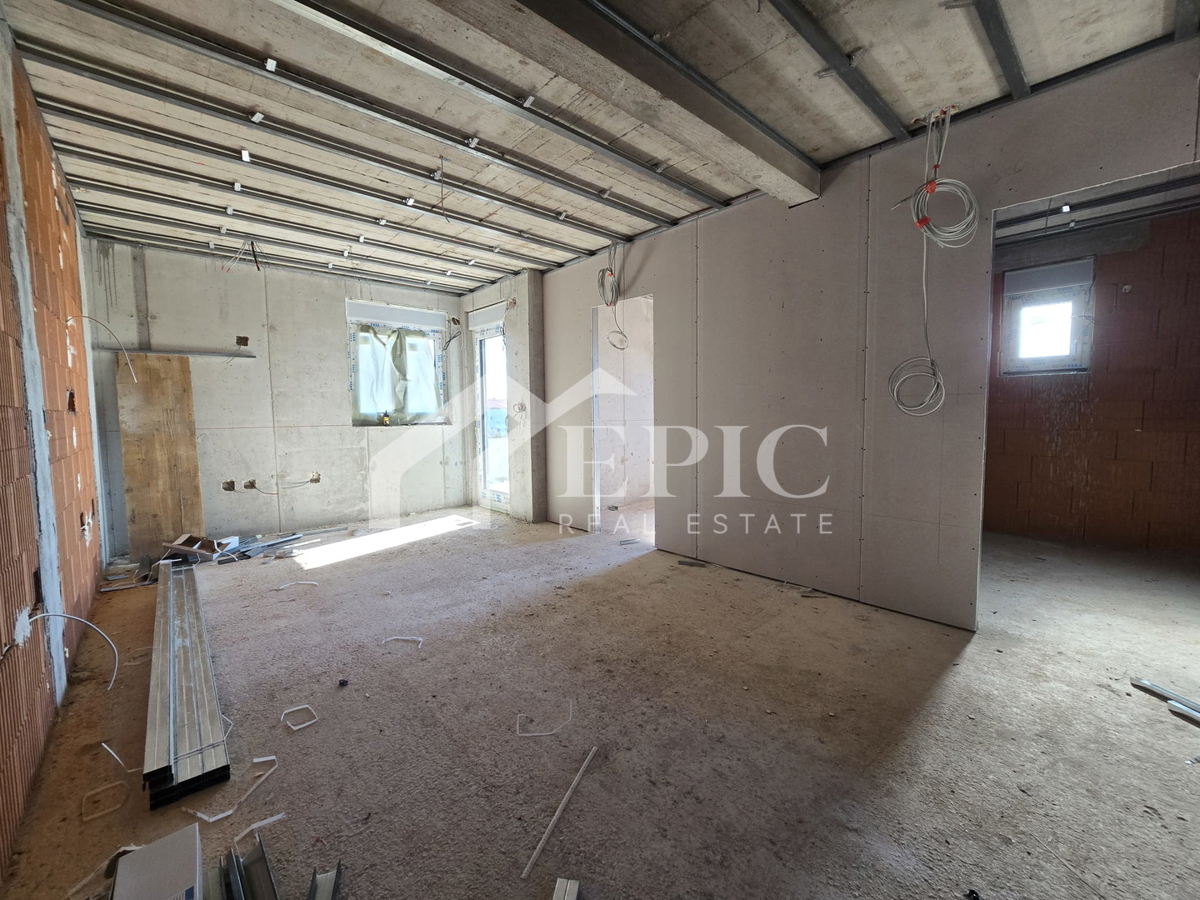 PLOVANIJA, 3- sobno stanovanje v 2. nadstropju