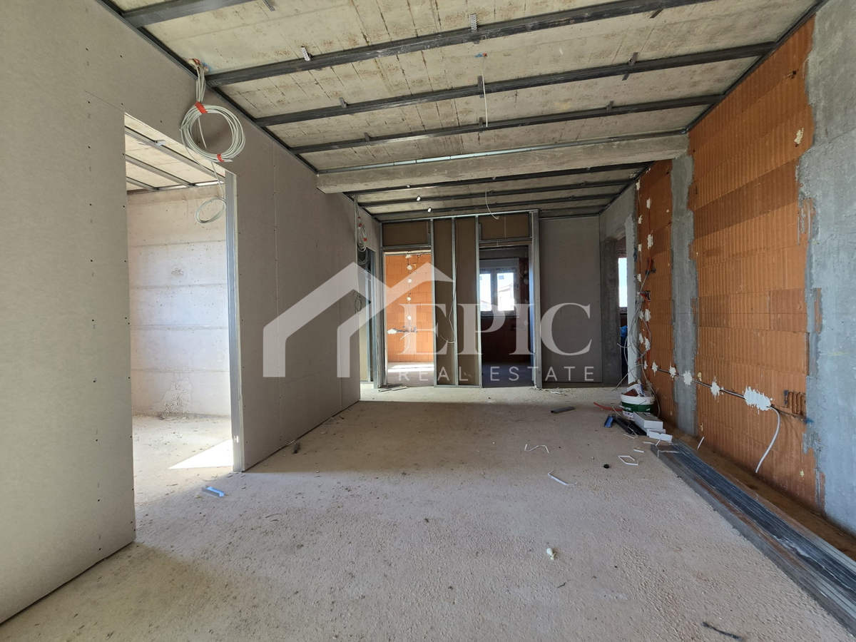 PLOVANIJA, 3- sobno stanovanje v 2. nadstropju