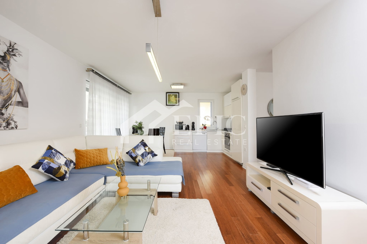 DIKLO - ATRAKTIVNO STANOVANJE, 150 M OD PLAŽE