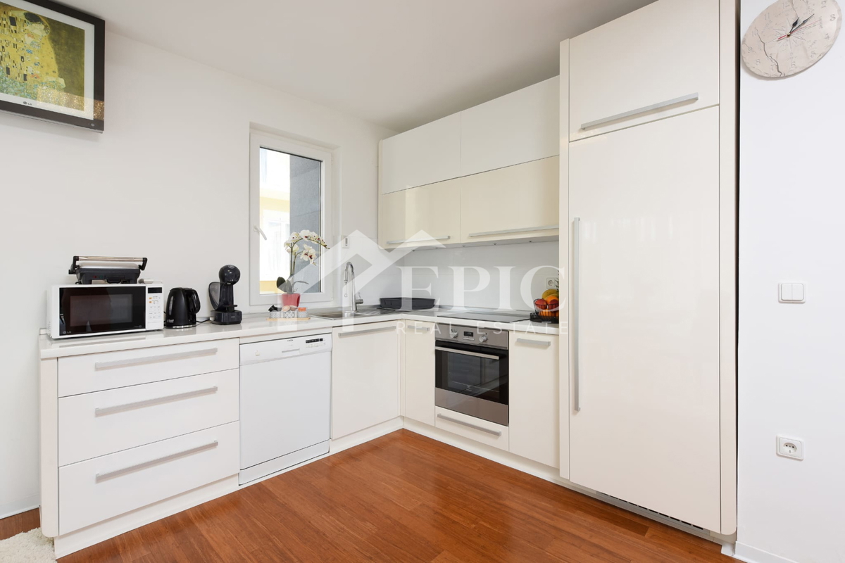 DIKLO - ATRAKTIVNO STANOVANJE, 150 M OD PLAŽE