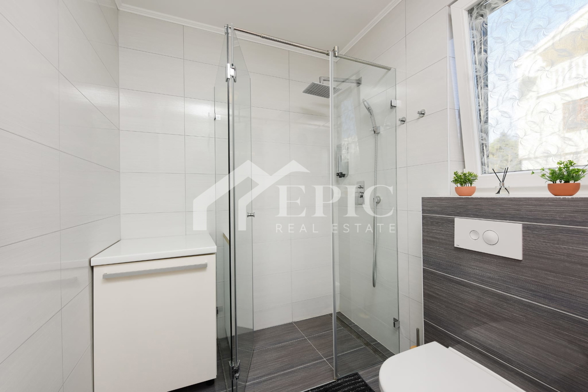 DIKLO - ATRAKTIVNO STANOVANJE, 150 M OD PLAŽE