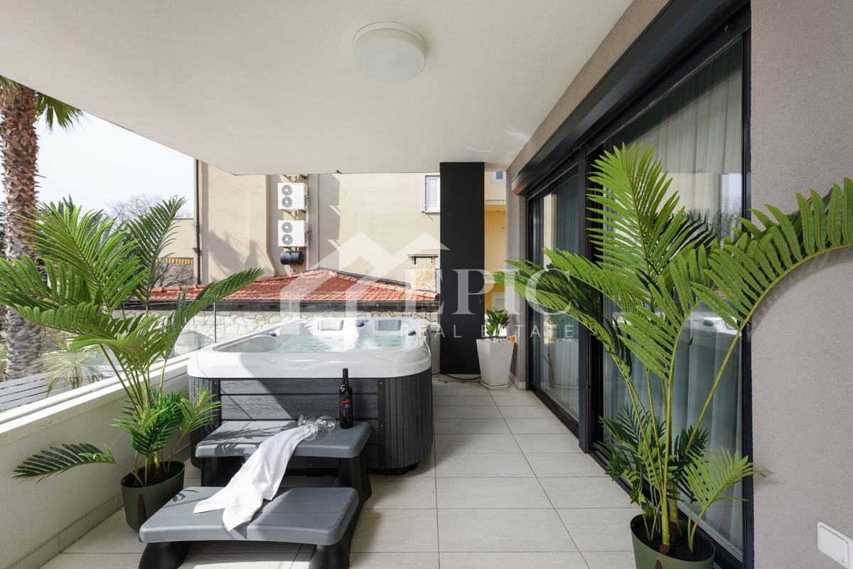 DIKLO - ATRAKTIVNO STANOVANJE, 150 M OD PLAŽE