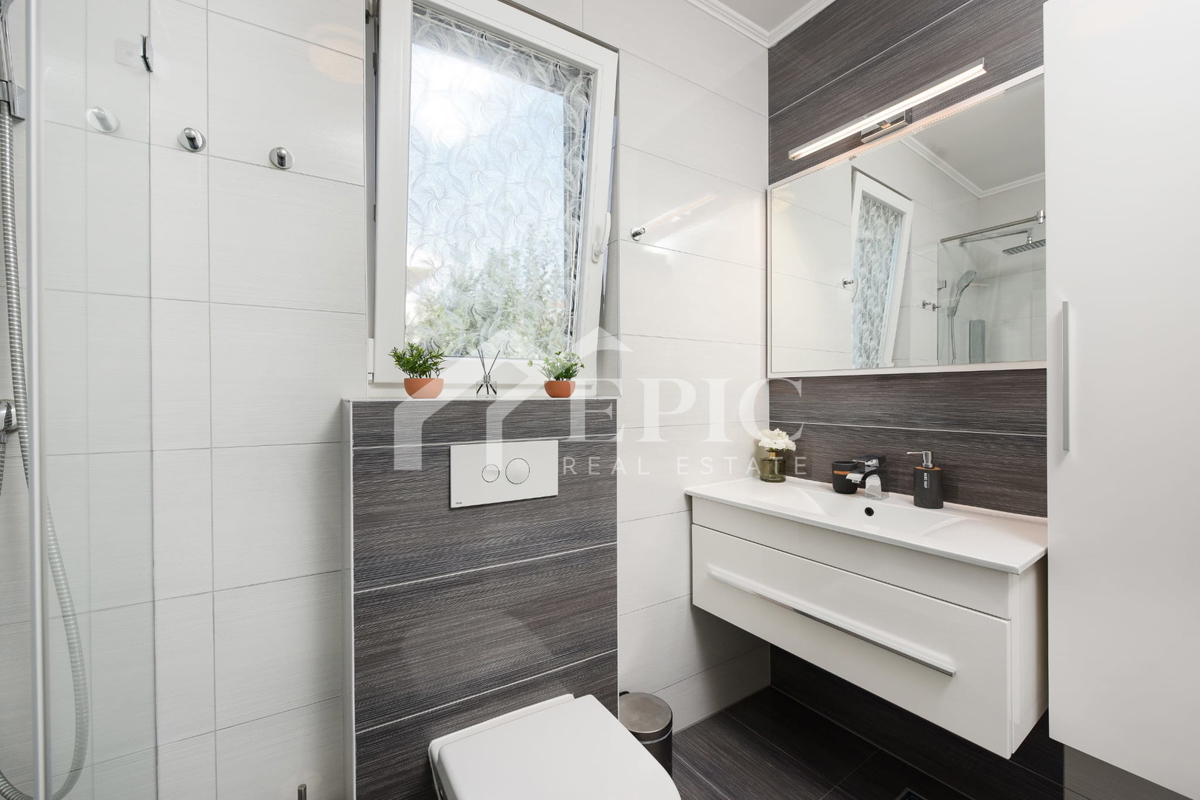 DIKLO - ATRAKTIVNO STANOVANJE, 150 M OD PLAŽE