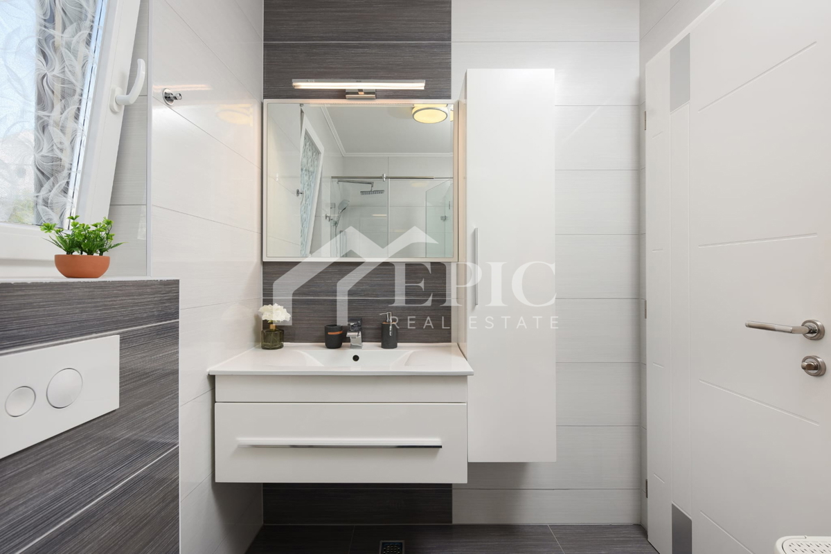 DIKLO - ATRAKTIVNO STANOVANJE, 150 M OD PLAŽE