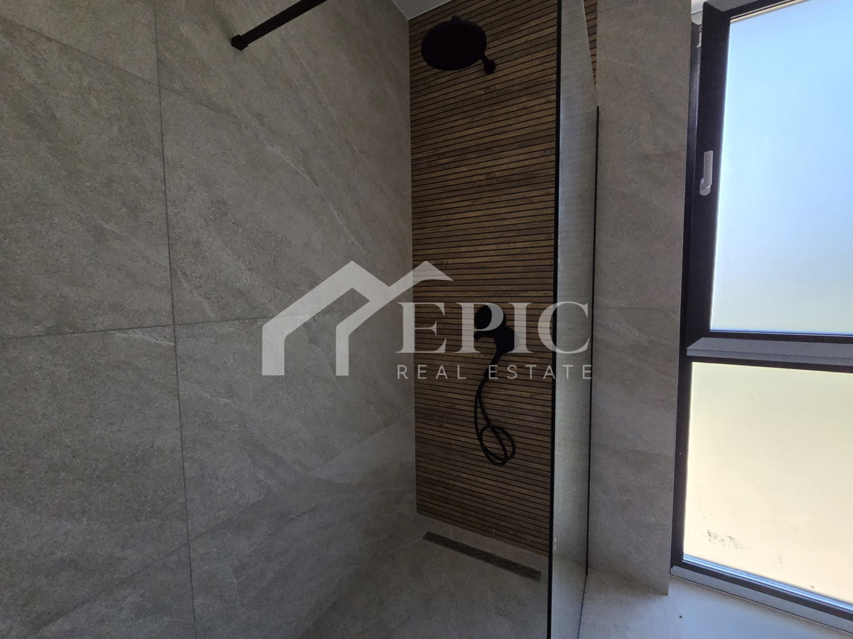 DIKLO, STANOVANJE V 2. NADSTROPJU, 50 m OD MORJA