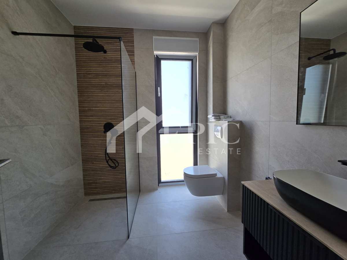 DIKLO, STANOVANJE V 2. NADSTROPJU, 50 m OD MORJA