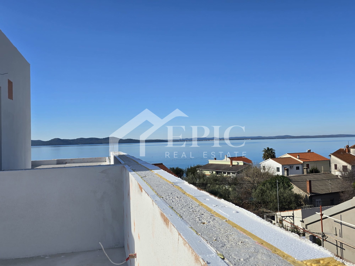 DIKLO, STANOVANJE V 2. NADSTROPJU, 50 m OD MORJA