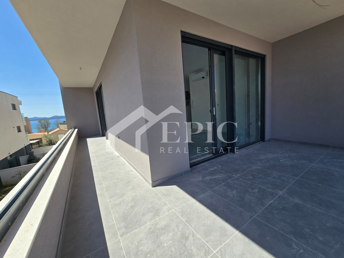 DIKLO, STANOVANJE V 2. NADSTROPJU, 50 m OD MORJA