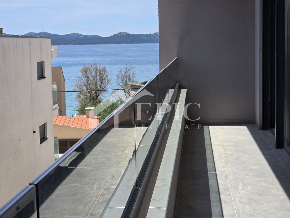 DIKLO, STANOVANJE V 2. NADSTROPJU, 50 m OD MORJA