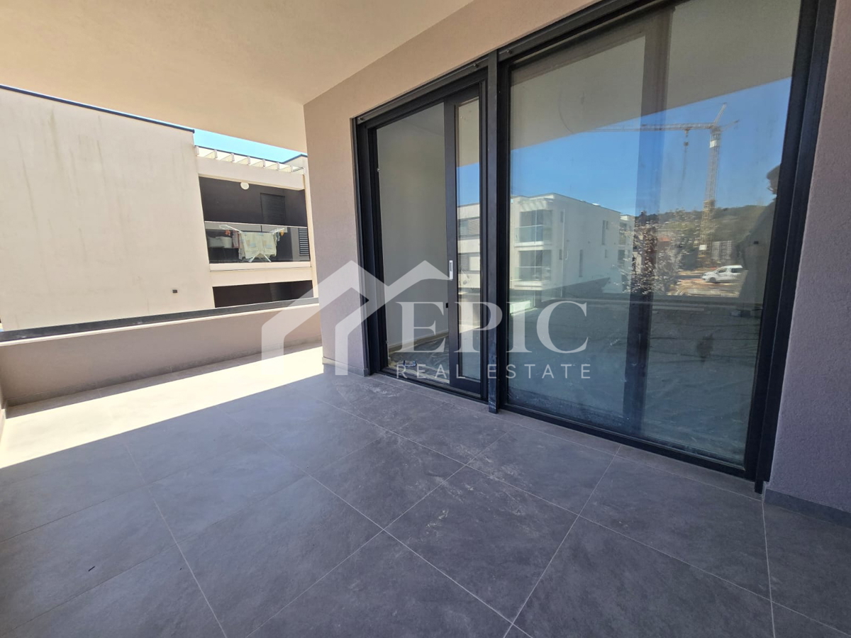 DIKLO, STANOVANJE V 2. NADSTROPJU, 50 m OD MORJA