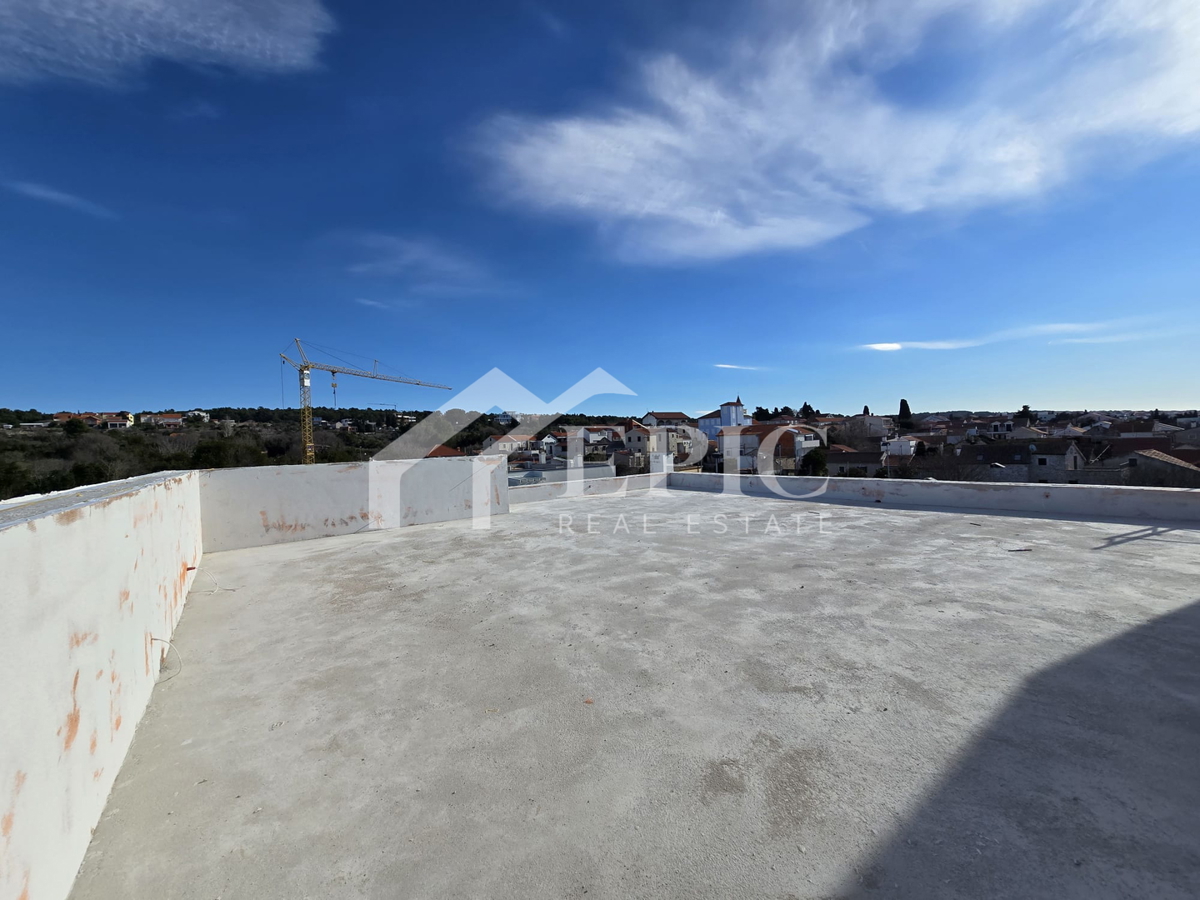 DIKLO, STANOVANJE V 2. NADSTROPJU, 50 m OD MORJA