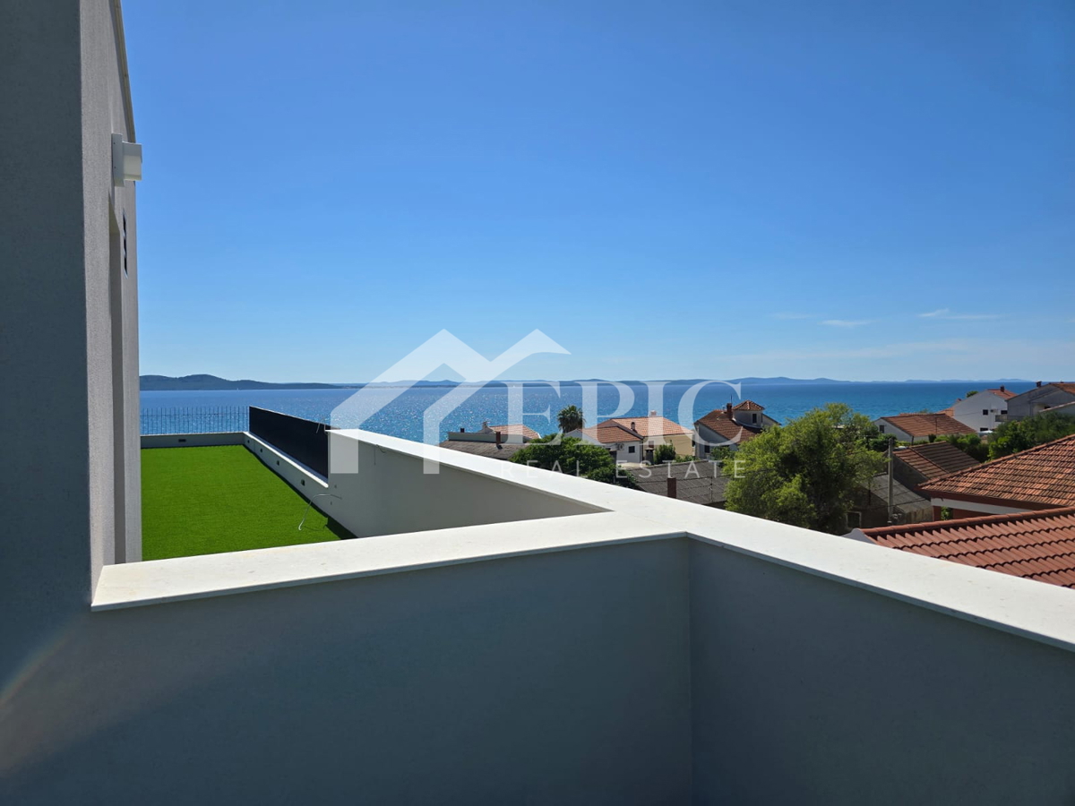 DIKLO, STANOVANJE V 2. NADSTROPJU, 50 m OD MORJA