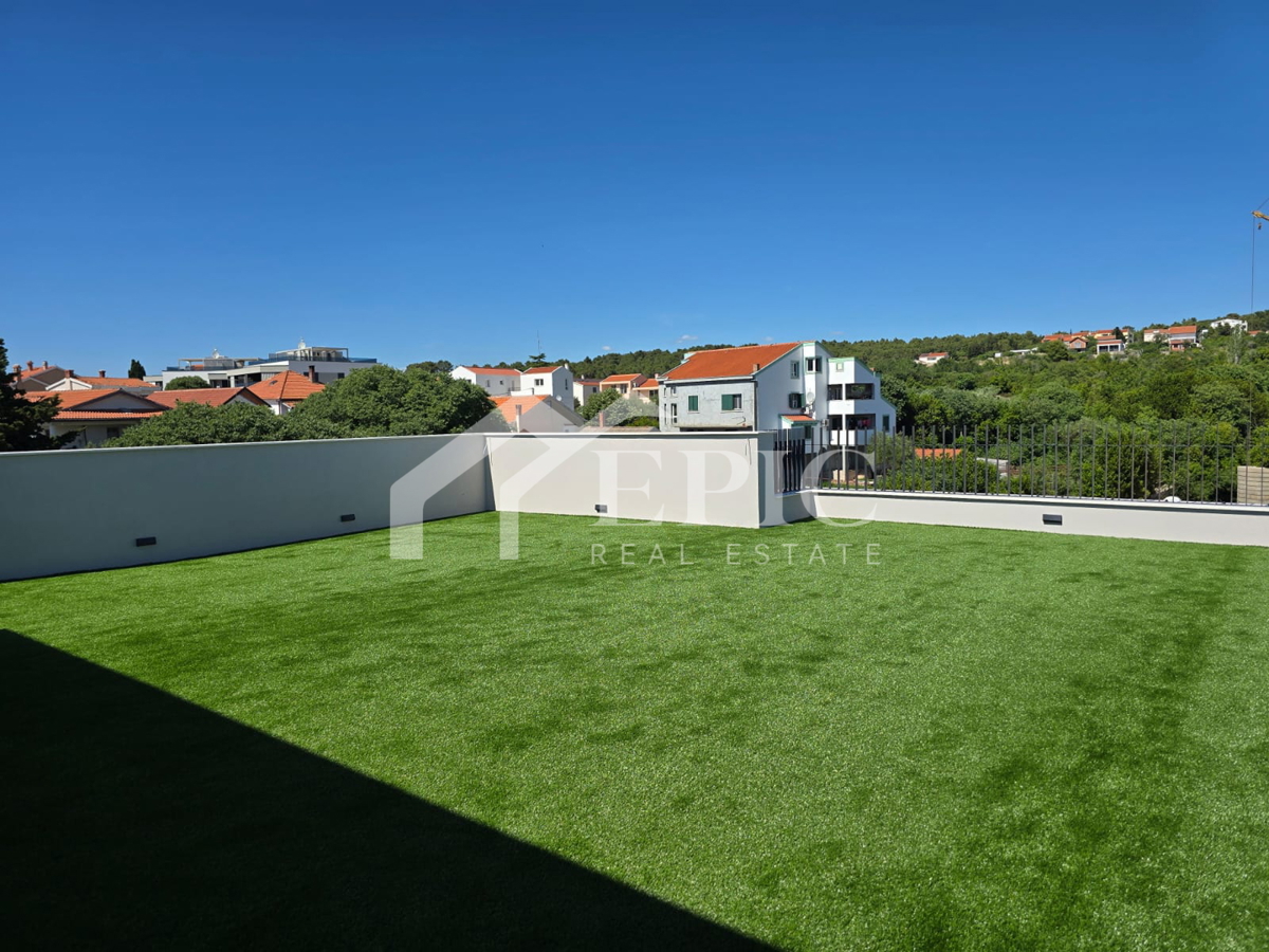 DIKLO, STANOVANJE V 2. NADSTROPJU, 50 m OD MORJA