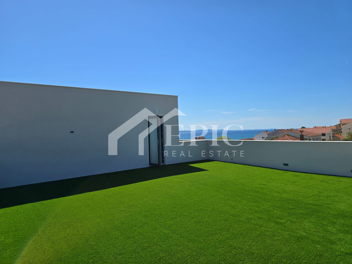 DIKLO, STANOVANJE V 2. NADSTROPJU, 50 m OD MORJA