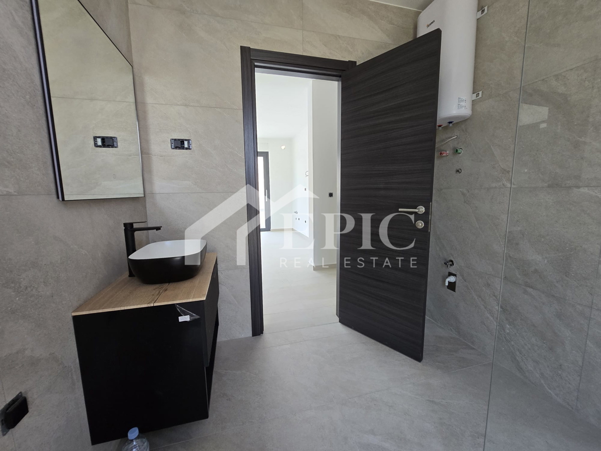 DIKLO, STANOVANJE V 2. NADSTROPJU, 50 m OD MORJA