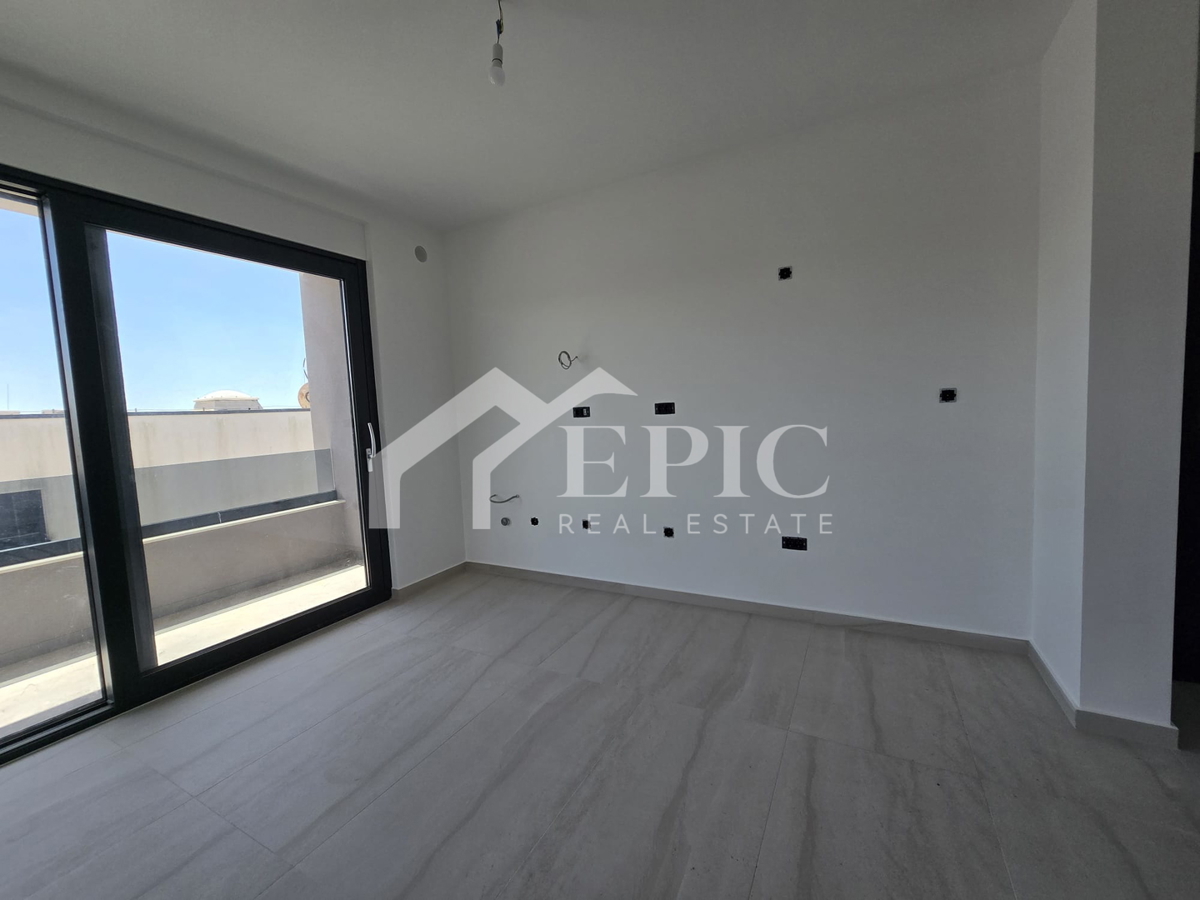 DIKLO, STANOVANJE V 2. NADSTROPJU, 50 m OD MORJA