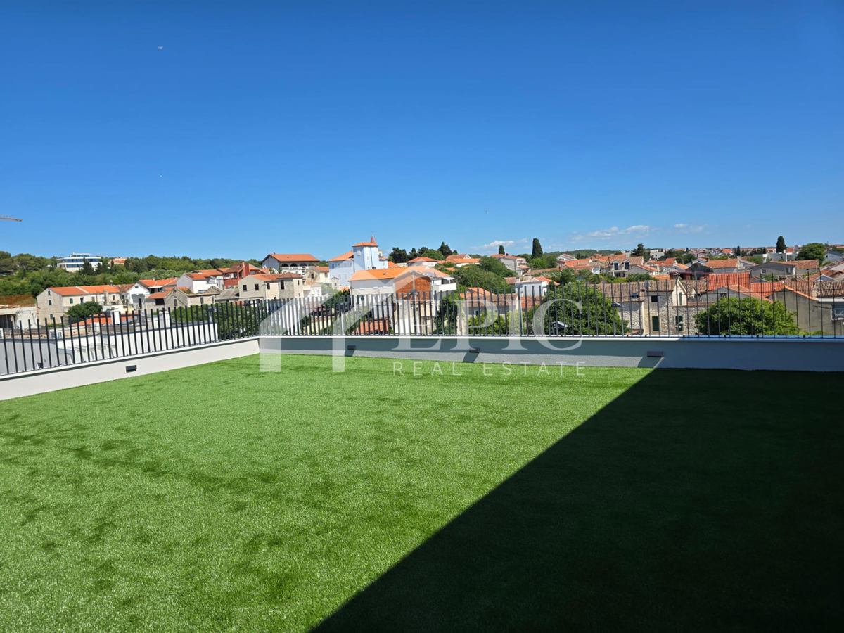 DIKLO, STANOVANJE V 2. NADSTROPJU, 50 m OD MORJA