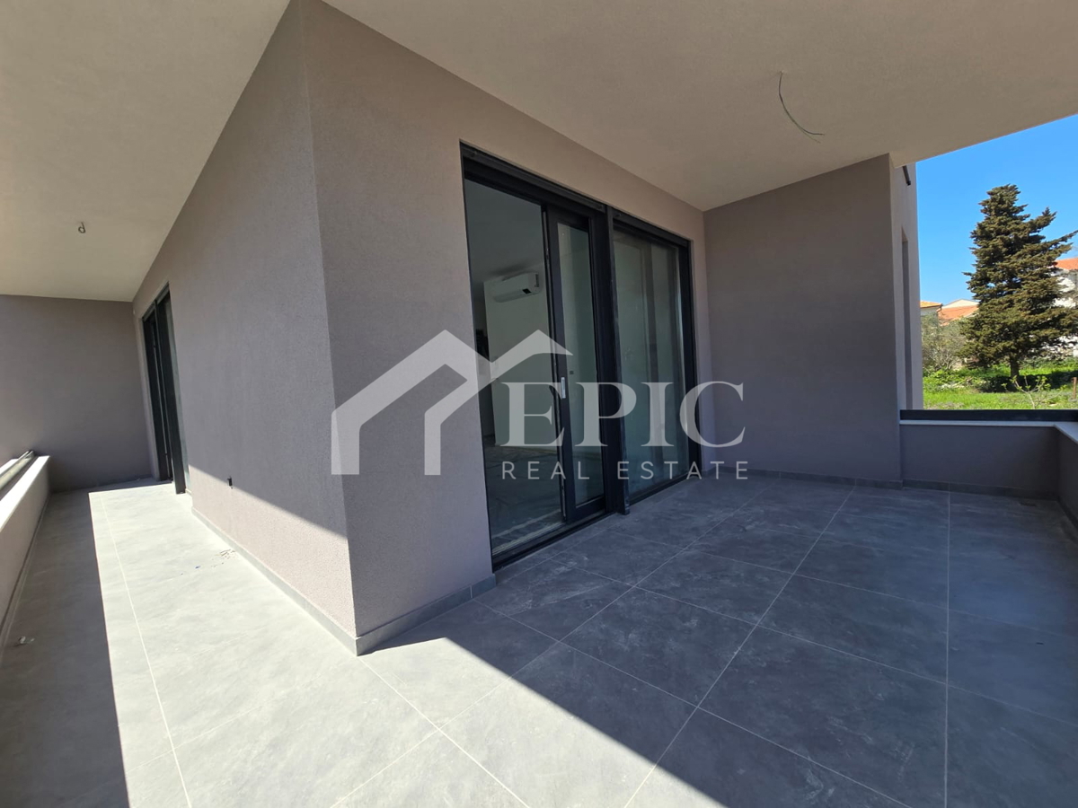 DIKLO, STANOVANJE V 2. NADSTROPJU, 50 m OD MORJA