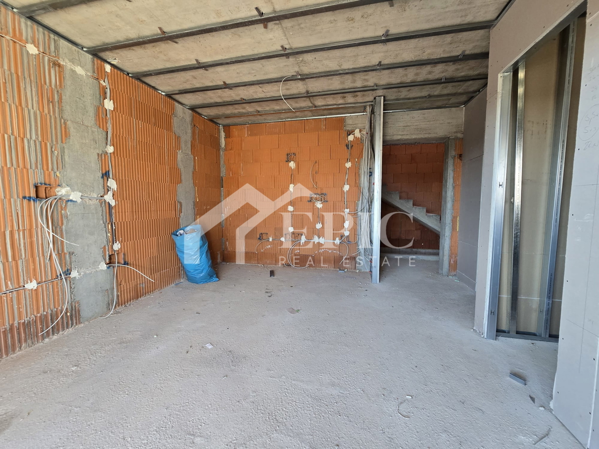 PLOVANIJA, enosobno stanovanje v 2. nadstropju