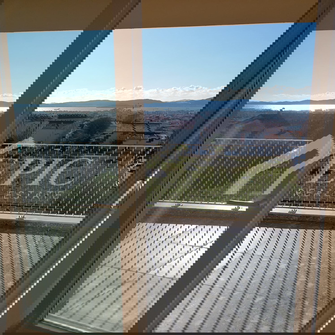 ZADAR, BILI BRIG – Moderno stanovanje s panoramskim pogledom na morje