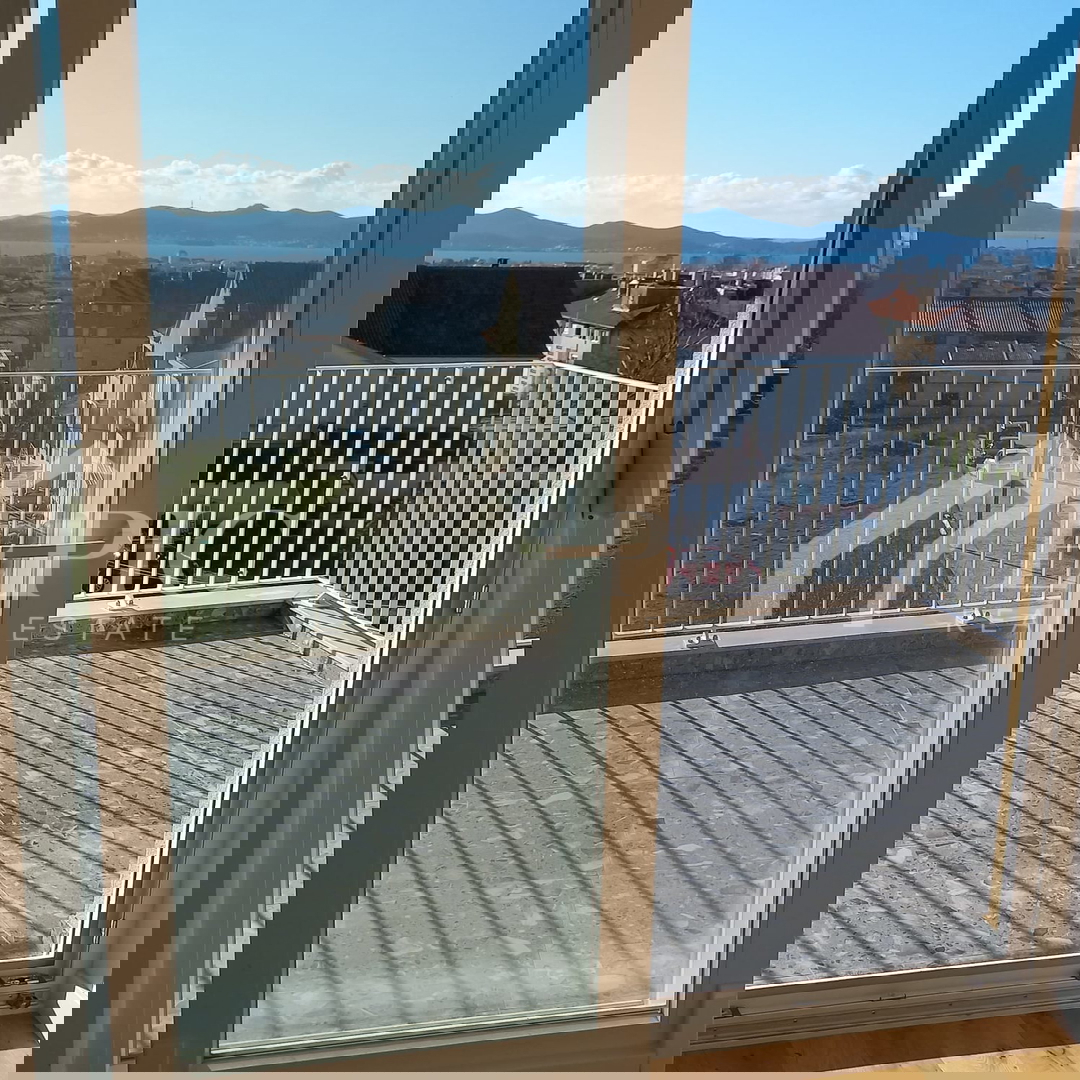 ZADAR, BILI BRIG – Moderno stanovanje s panoramskim pogledom na morje