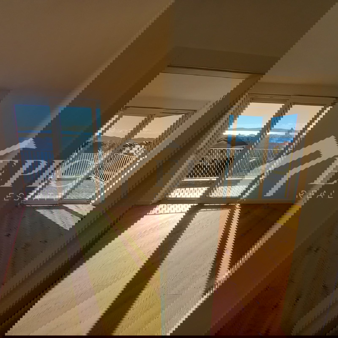 ZADAR, BILI BRIG – Moderno stanovanje s panoramskim pogledom na morje