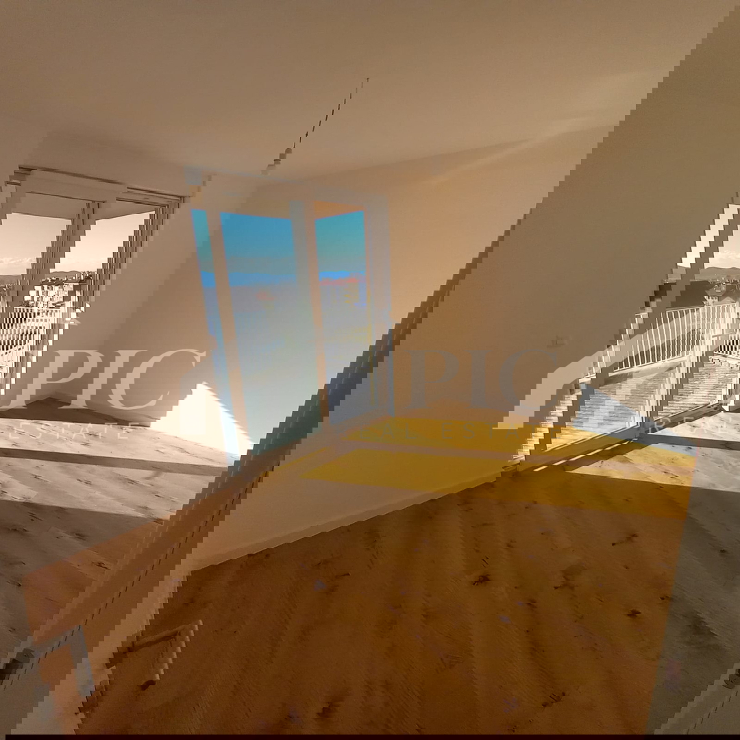 ZADAR, BILI BRIG – Moderno stanovanje s panoramskim pogledom na morje