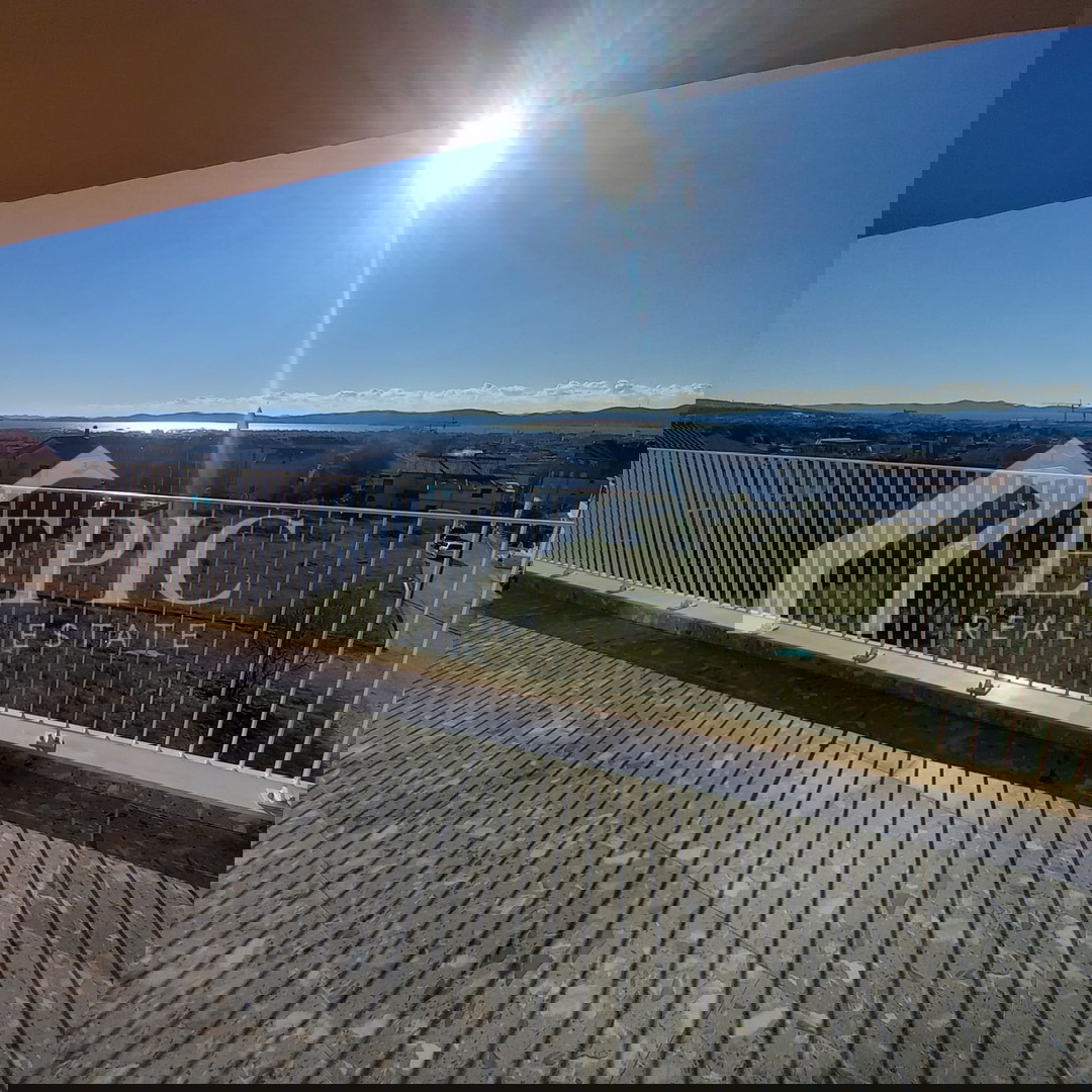 ZADAR, BILI BRIG – Moderno stanovanje s panoramskim pogledom na morje