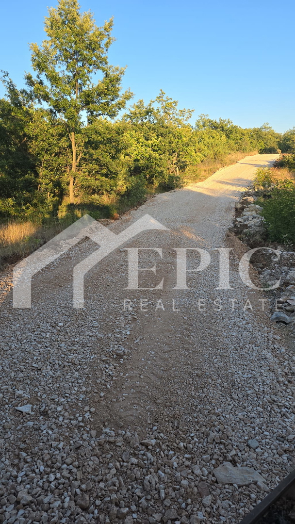 UGODNO!! GRADBENO ZEMLJIŠČE