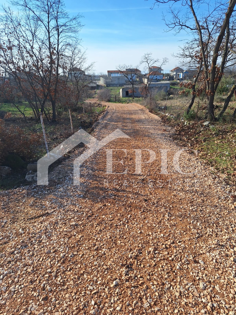 UGODNO!! GRADBENO ZEMLJIŠČE