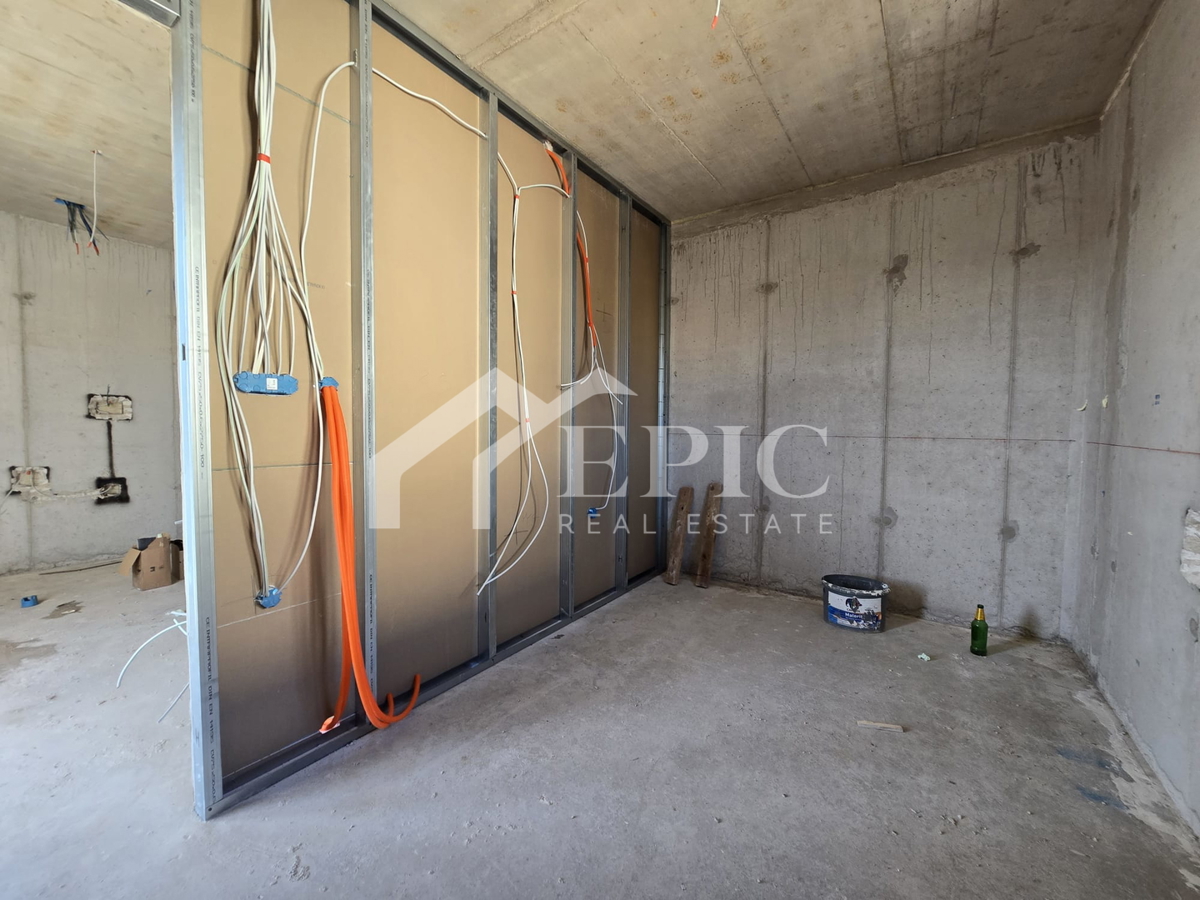 TROSOBNO STANOVANJE V 1. NADSTROPJU, PLOVANIJA