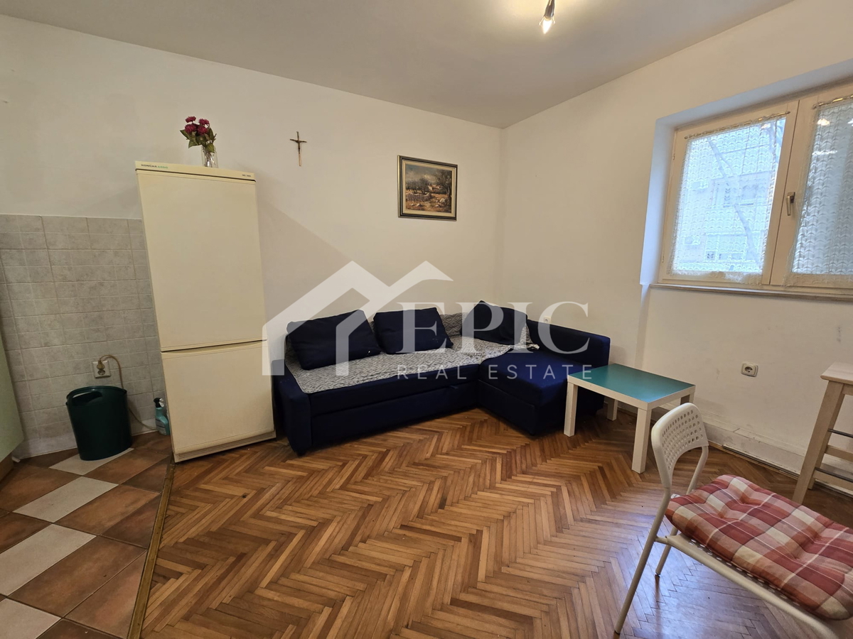 STAN V ZADRU – BLIZINA CENTRA, IDEALEN ZA INVESTICIJO!