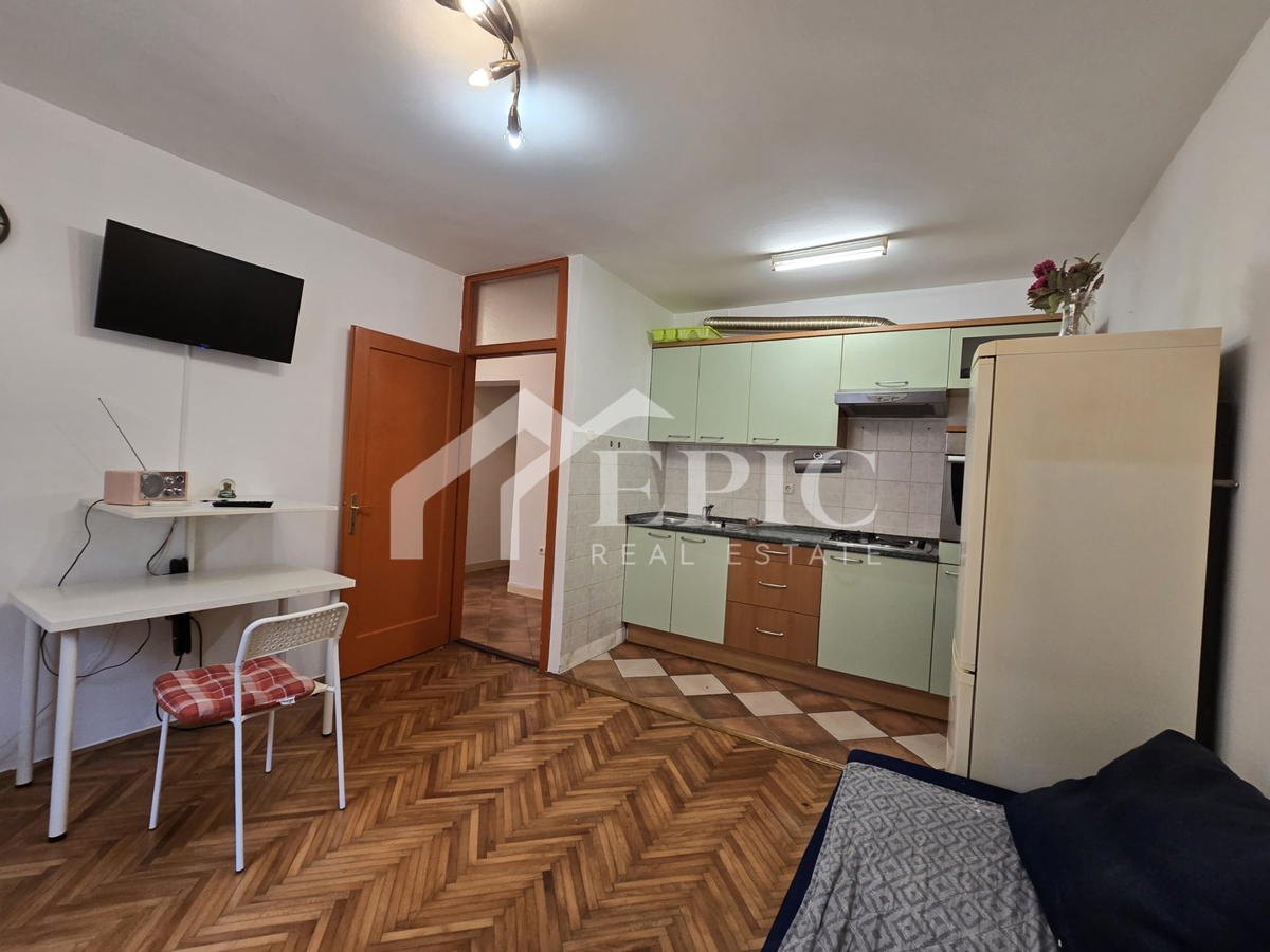 STAN V ZADRU – BLIZINA CENTRA, IDEALEN ZA INVESTICIJO!