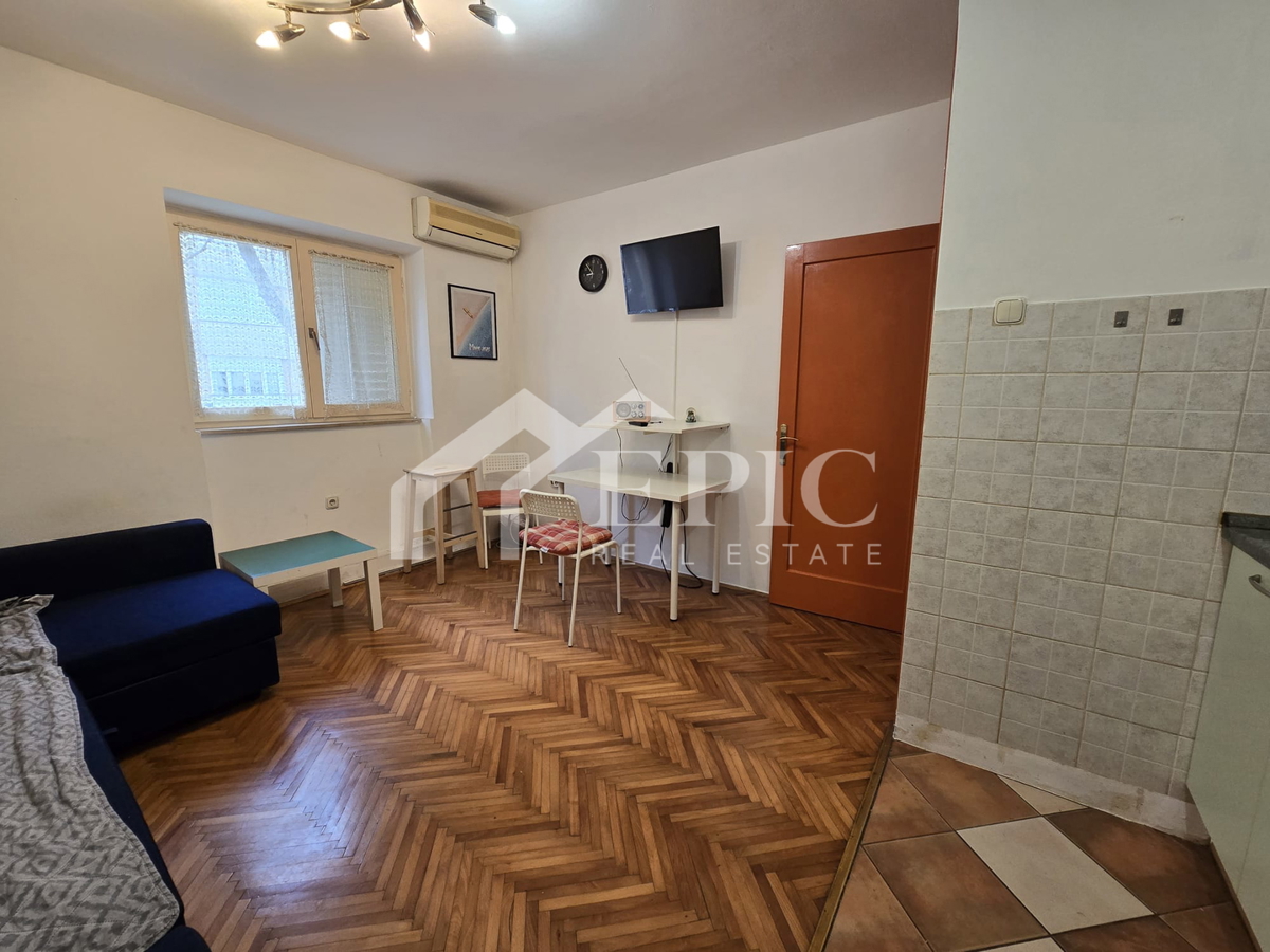 STAN V ZADRU – BLIZINA CENTRA, IDEALEN ZA INVESTICIJO!