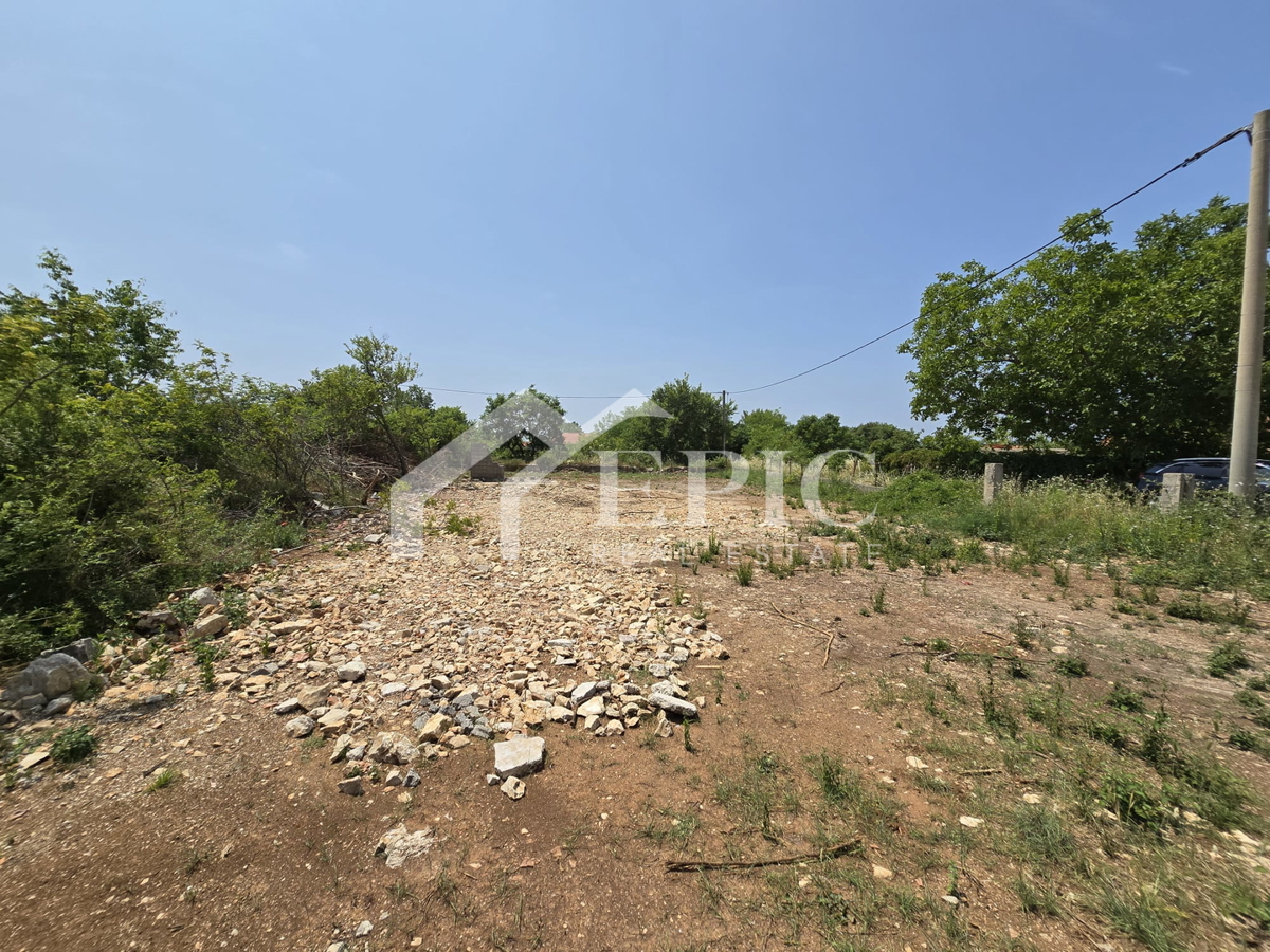 GRADBENI PARCELA V BLIŽINI ZADRA