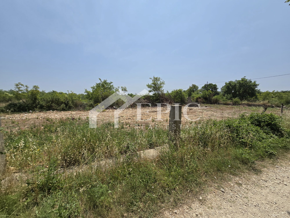 GRADBENI PARCELA V BLIŽINI ZADRA