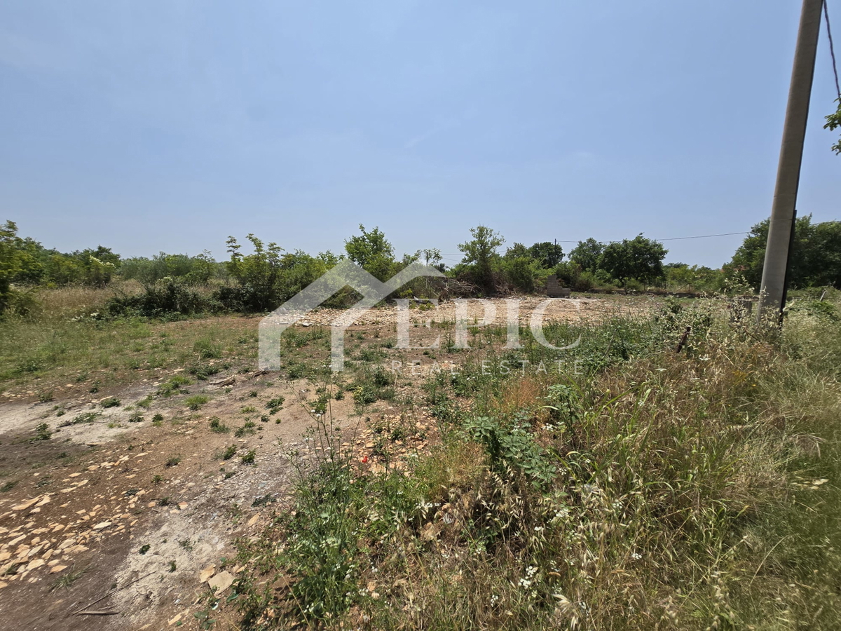 GRADBENI PARCELA V BLIŽINI ZADRA