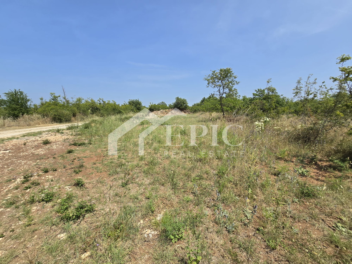 GRADBENI PARCELA V BLIŽINI ZADRA