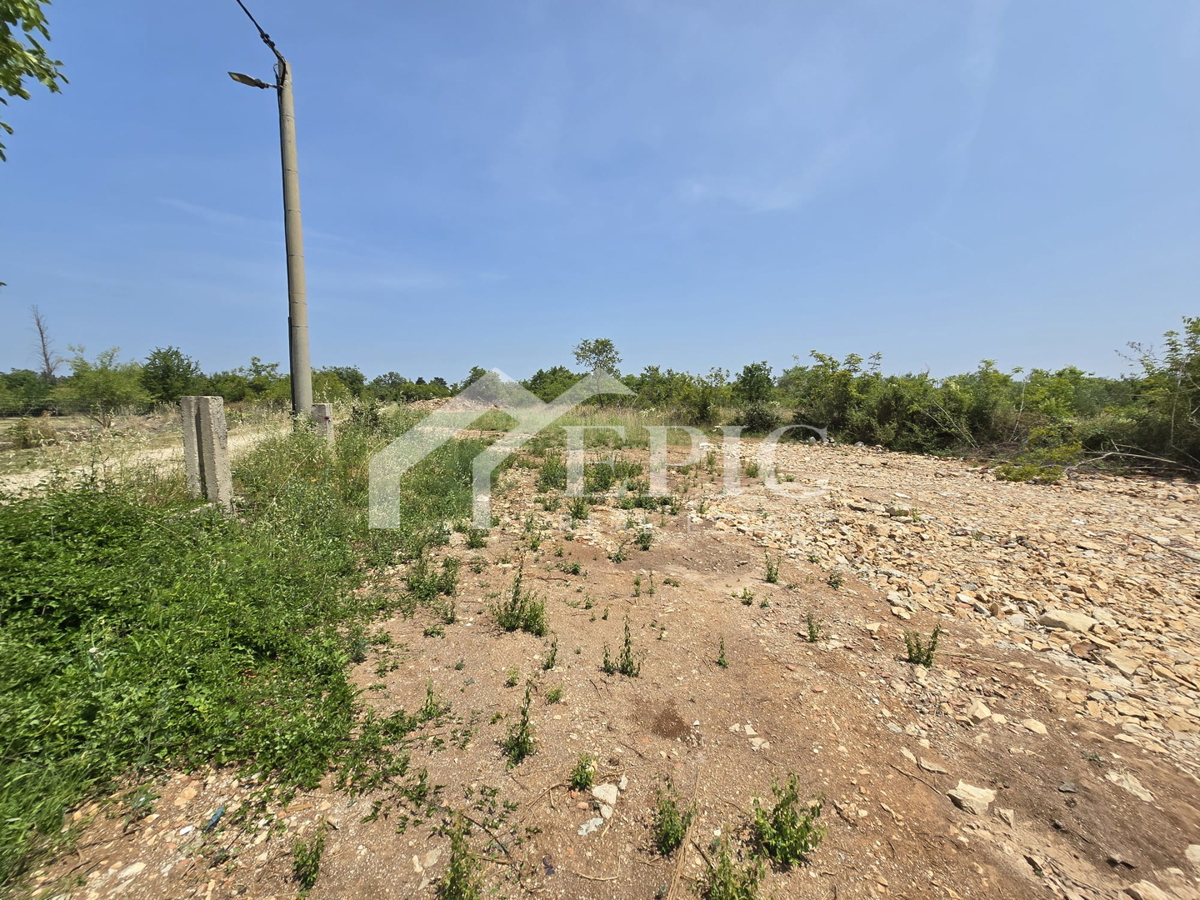 GRADBENI PARCELA V BLIŽINI ZADRA