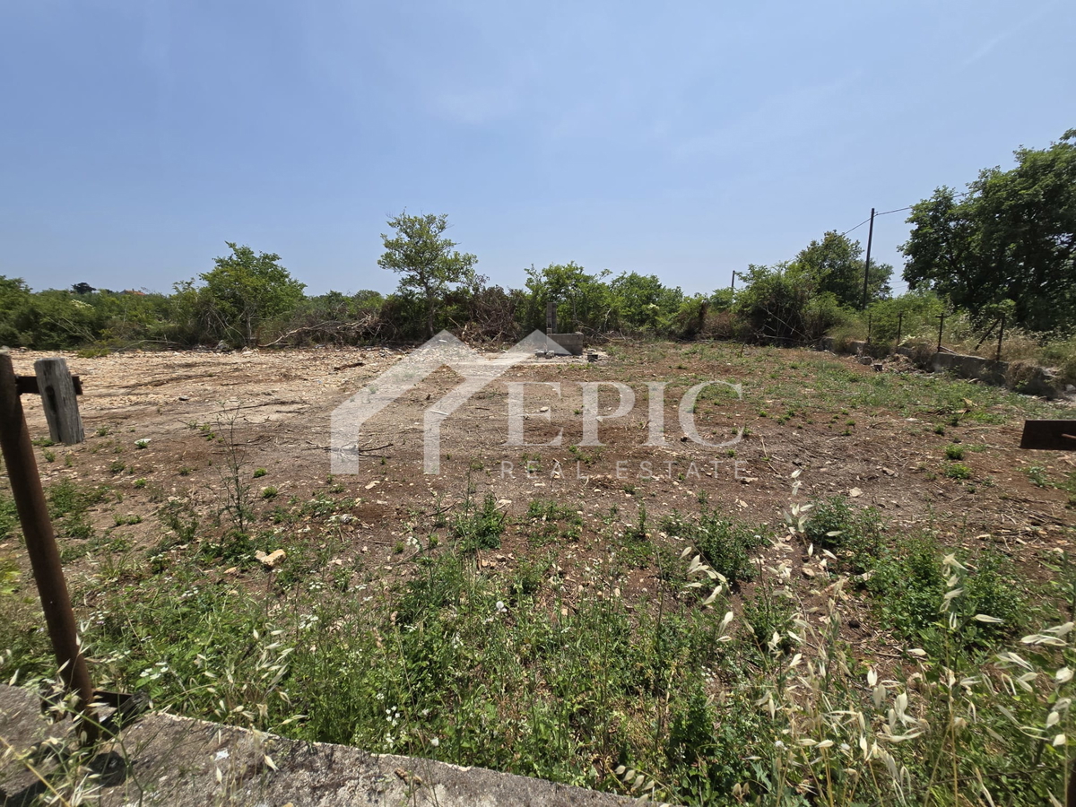 GRADBENI PARCELA V BLIŽINI ZADRA