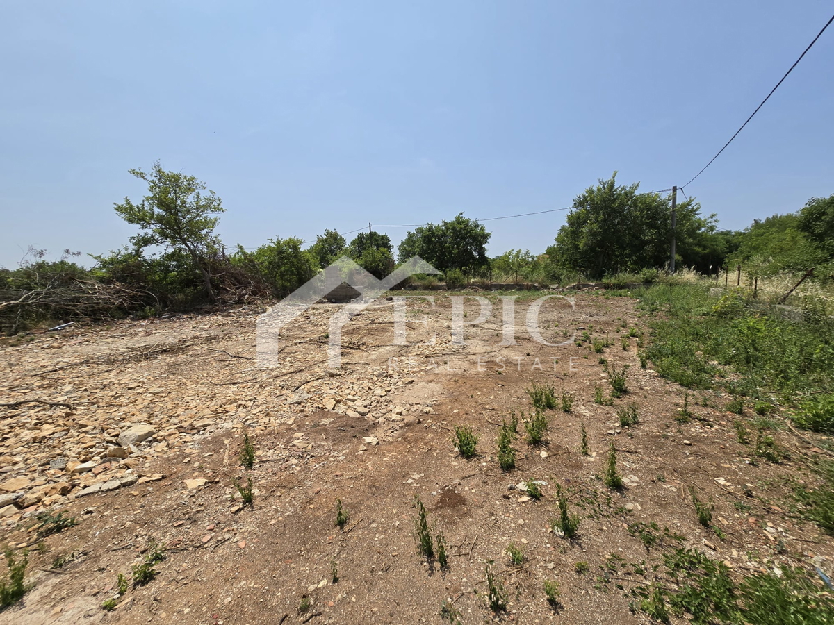 GRADBENI PARCELA V BLIŽINI ZADRA