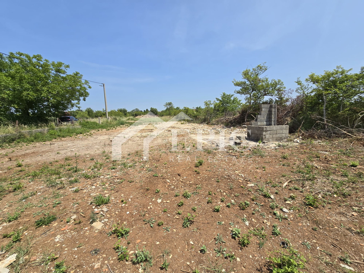 GRADBENI PARCELA V BLIŽINI ZADRA