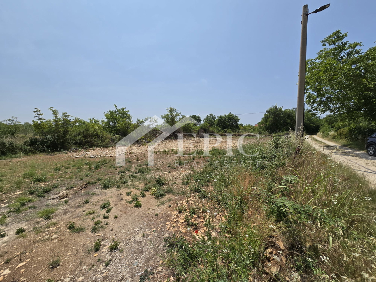 GRADBENI PARCELA V BLIŽINI ZADRA