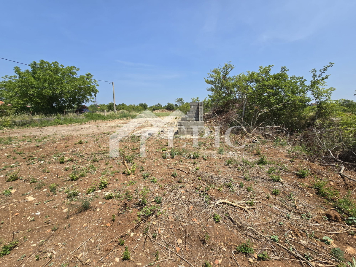 GRADBENI PARCELA V BLIŽINI ZADRA